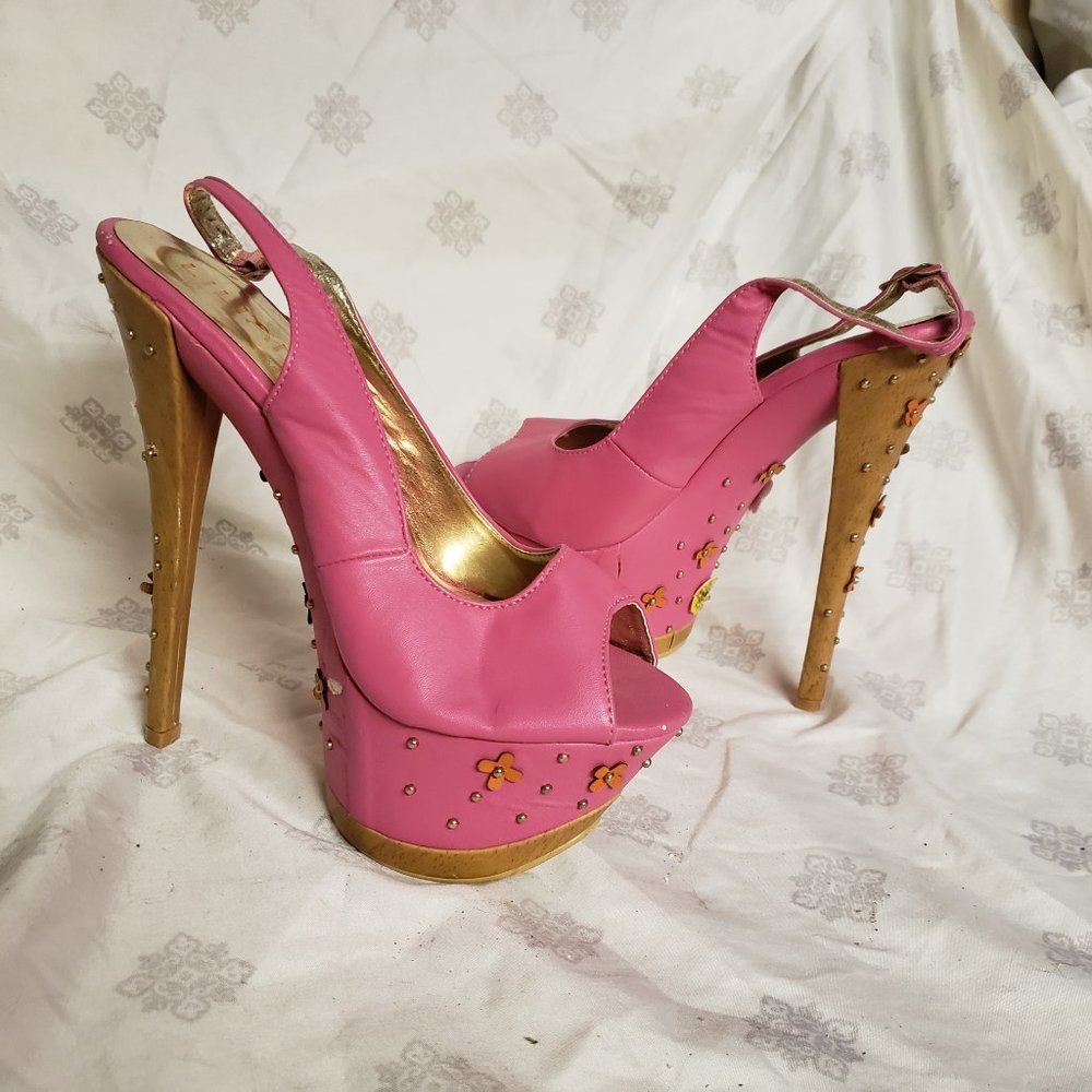 Over-the-top Barbie pink lingbacks by Liliana, Sz.8